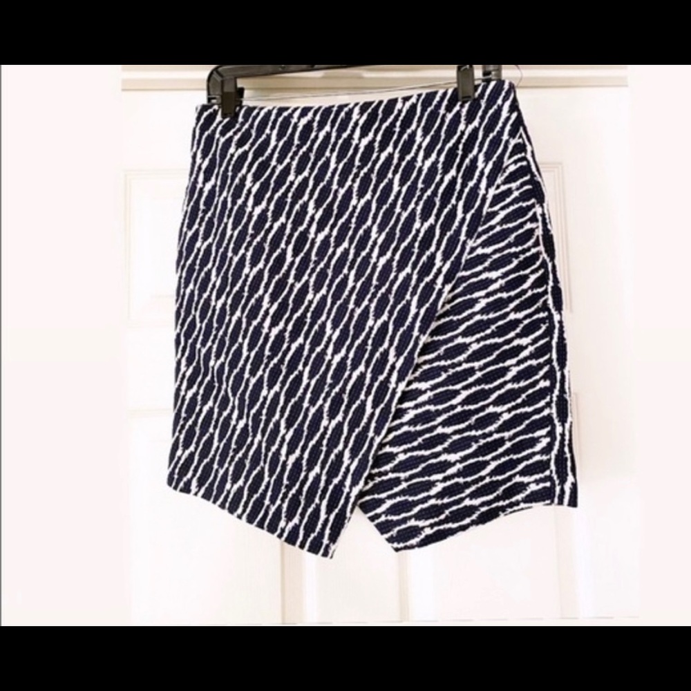⭐️ Firm Price ⭐️ NWOT Envelope Ikat Loft white/blue patterned skirt - Picture 2 of 9